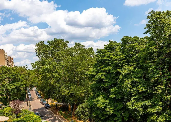 Trendy Staycation In Saint-Mande